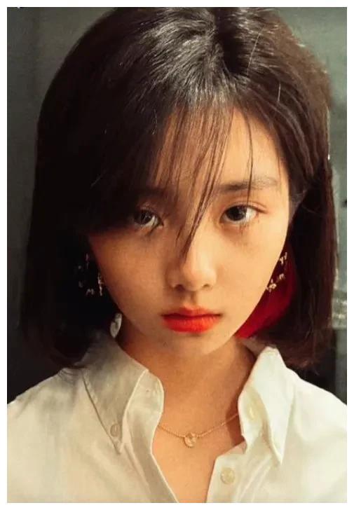 娱乐吃瓜小妹子是谁呀,她是如何成为网络红人的?