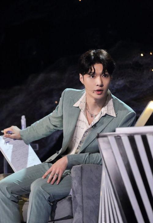 娱乐吃瓜群众张艺兴,从流量小生到实力派,娱乐圈的“吃瓜”传奇